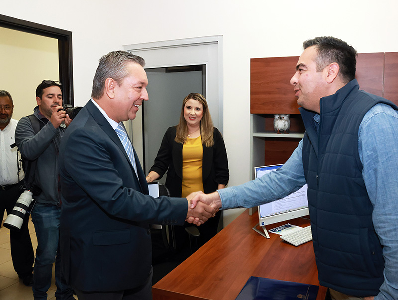 SE REGISTRA AARON AURELIO GRAGEDA BUSTAMANTE COMO ASPIRANTE AL CARGO DE RECTOR